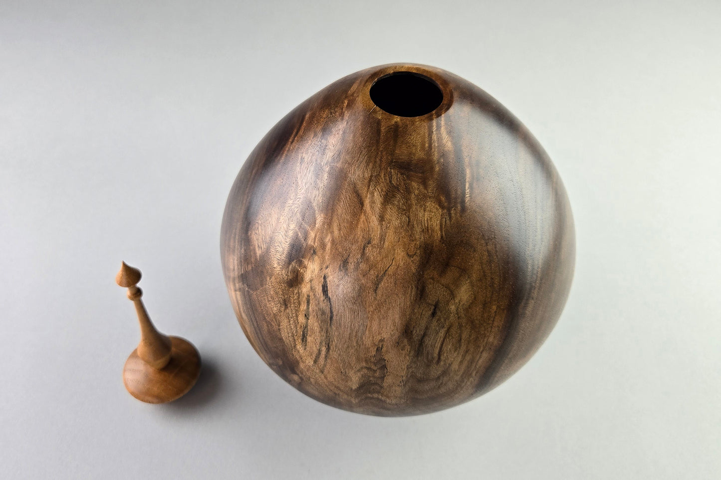 Walnut Hollow Form w/Pecan Finial