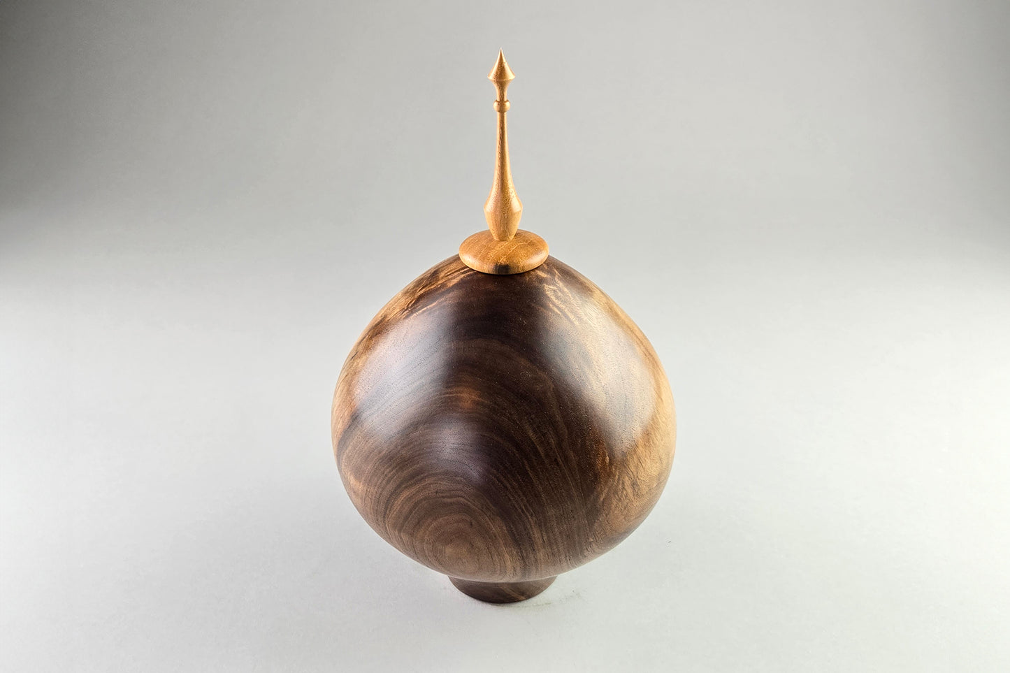 Walnut Hollow Form w/Pecan Finial